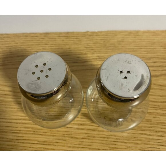 Clear Glass Salt & Pepper Shakers With Metal Screw-On Lids - Picture 2 of 4
